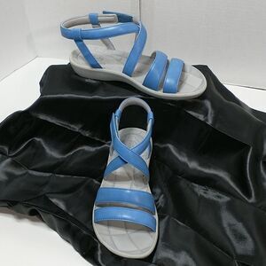 Clarks Cloud Steppers blue leather stripe sandals US size 7M
